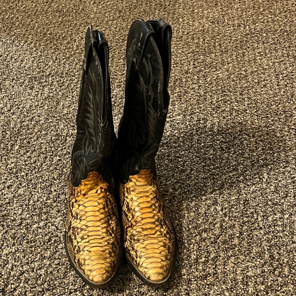 Laredo Snakeskin Boots
Mens 11 D Python Leather Western
Cowboy